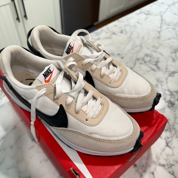 Nike Women's Waffle Debut Shoes for Sale!  Never worn.  Size 9 - Picture 1 of 4